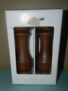 Williams Sonoma Traditional Walnut Salt & Pepper Mills 7"